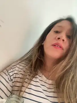 Snapshot of emma_hot2006 chatting on 11/22/25, 05:01 emma hot2006 online show from 11/22/25, 05:01