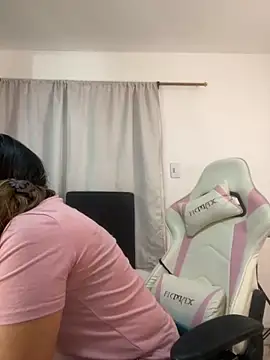 Snapshot of emma_hot2006 chatting on 09/20/25, 03:50 emma hot2006 online show from 09/20/25, 03:50