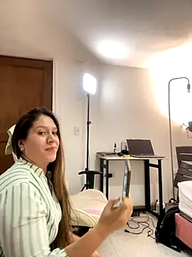 Snapshot of emma_hot2006 chatting on 10/20/25, 05:46 emma hot2006 online show from 10/20/25, 05:46