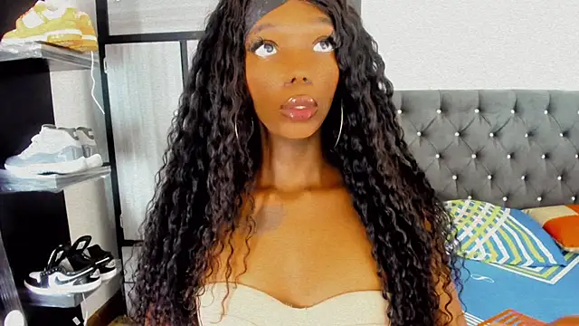 Snapshot of Sara_hot12112 chatting on 11/14/25, 08:18 Sara hot12112 online show from 11/14/25, 08:18