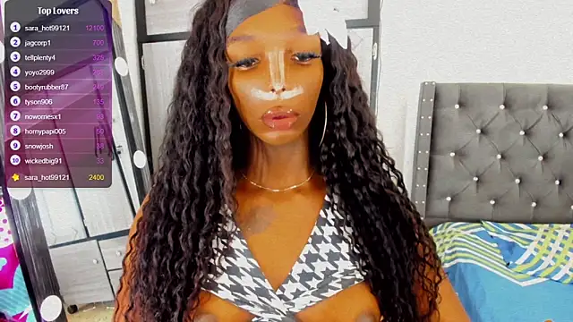 Snapshot of Sara_hot12112 chatting on 10/28/25, 08:46 Sara hot12112 online show from 10/28/25, 08:46