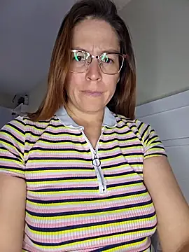 chicaenmascarada online show from 09/23/25, 04:03