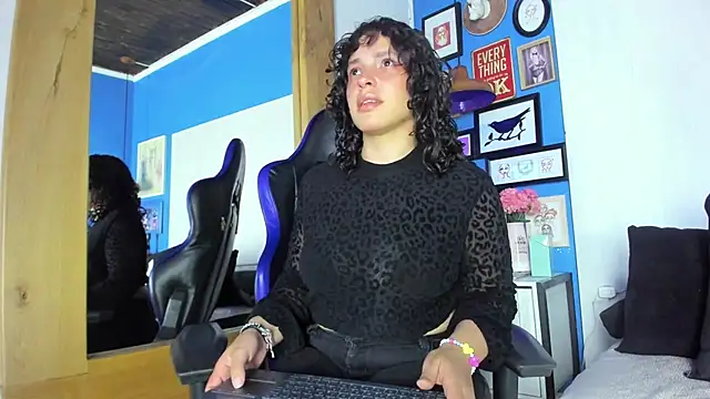 Snapshot of Kyes_Dreams3 chatting on 10/28/25, 04:02 Kyes Dreams3 online show from 10/28/25, 04:02