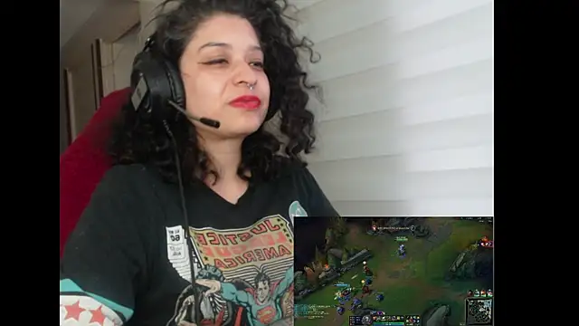 Snapshot of miss_carmila1 chatting on 10/04/25, 10:44 miss carmila1 online show from 10/04/25, 10:44