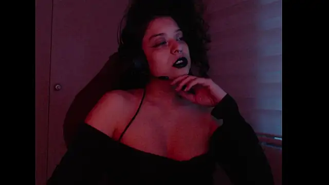 Snapshot of miss_carmila1 chatting on 10/06/25, 10:54 miss carmila1 online show from 10/06/25, 10:54