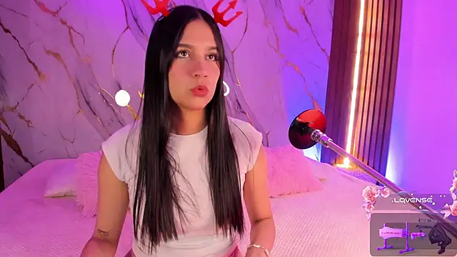 Emmiicute online show from 11/02/25, 08:47