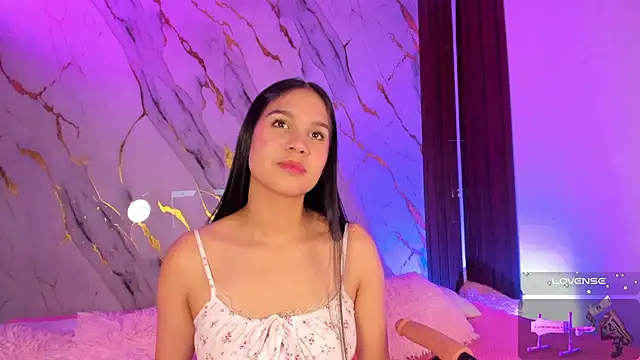 Emmiicute online show from 12/21/25, 09:04