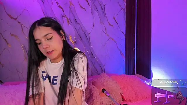 Emmiicute online show from 12/20/25, 09:06