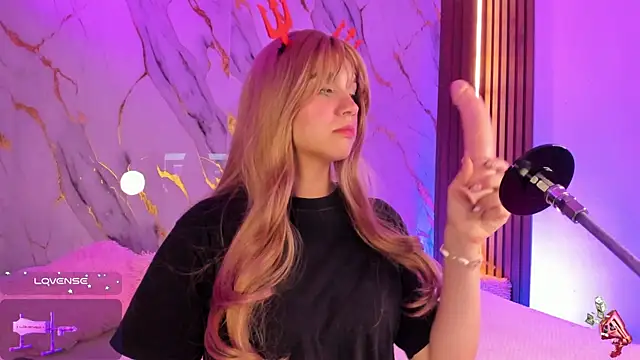 Emmiicute online show from 10/28/25, 08:30