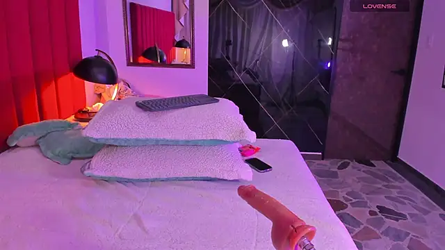 eimy jones  online show from 01/17/26, 03:21