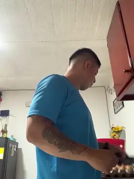 Snapshot of miaftmax chatting on 12/18/25, 03:49 miaftmax online show from 12/18/25, 03:49