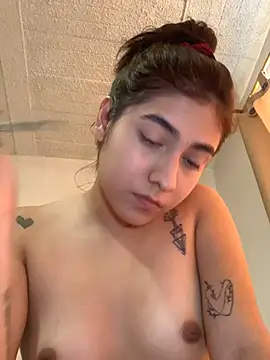 Snapshot of miaftmax chatting on 10/24/25, 07:35 miaftmax online show from 10/24/25, 07:35