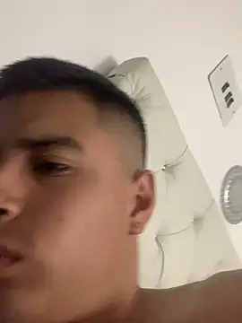 Snapshot of miaftmax chatting on 10/25/25, 10:43 miaftmax online show from 10/25/25, 10:43