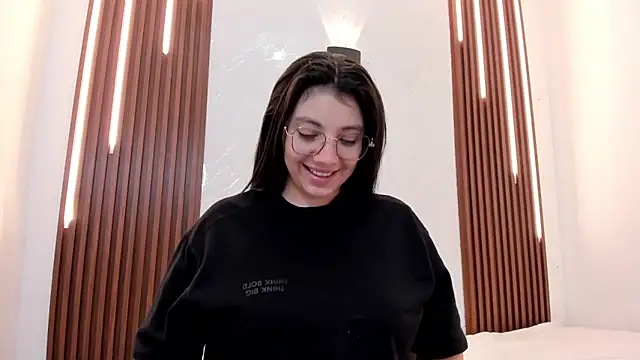 CarolinaMejia online show from 10/17/25, 11:39
