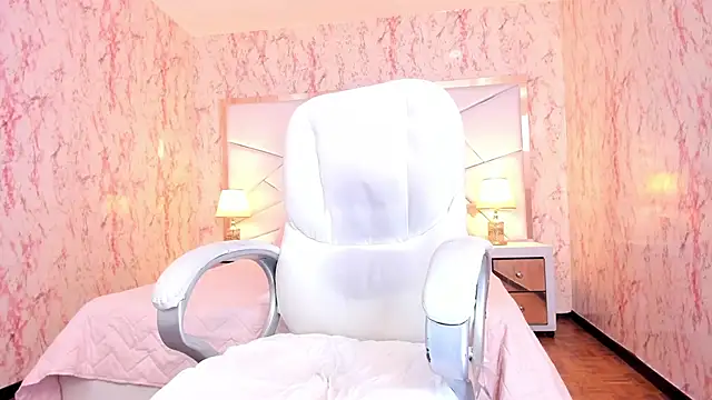 Emily Whinfre online show from 06/10/26, 08:32