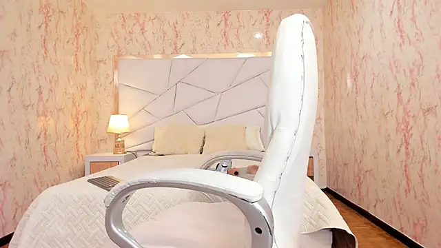 Snapshot of Emily_Whinfre chatting on 01/10/26, 08:37 Emily Whinfre online show from 01/10/26, 08:37