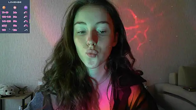 Snapshot of eskatmi chatting on 10/20/25, 01:18 eskatmi online show from 10/20/25, 01:18