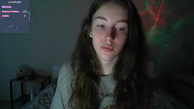 Snapshot of eskatmi chatting on 10/10/25, 12:33 eskatmi online show from 10/10/25, 12:33