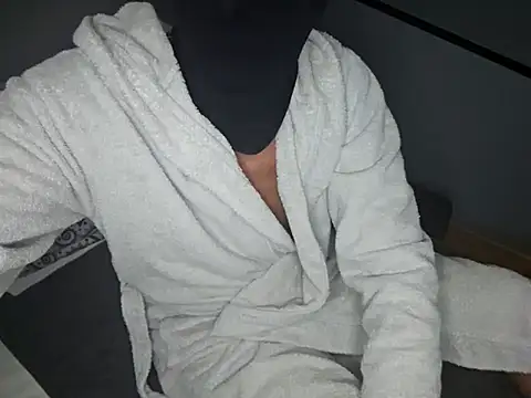 Snapshot of slavic_boy_39 chatting on 09/23/25, 10:17 slavic boy 39 online show from 09/23/25, 10:17