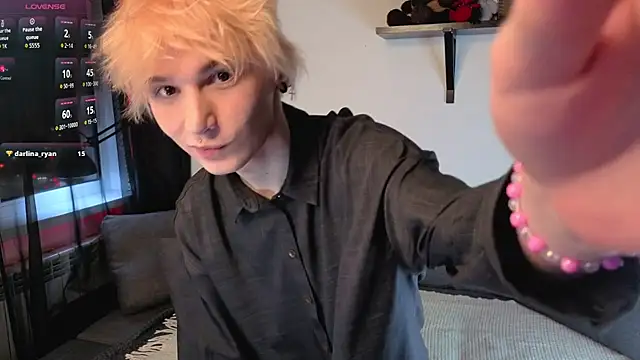 Your avatar online show from 02/15/26, 09:58