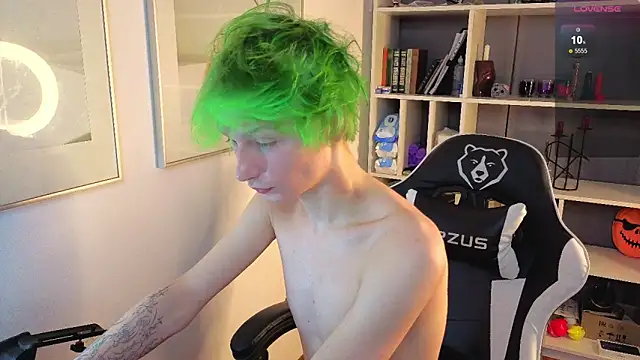 Your avatar online show from 11/20/25, 01:28