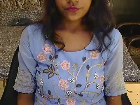 Snapshot of hoty-priya chatting on 11/08/25, 06:06 hoty-priya online show from 11/08/25, 06:06