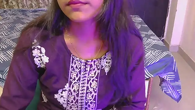 Snapshot of hoty-priya chatting on 06/19/26, 05:24 hoty-priya online show from 06/19/26, 05:24