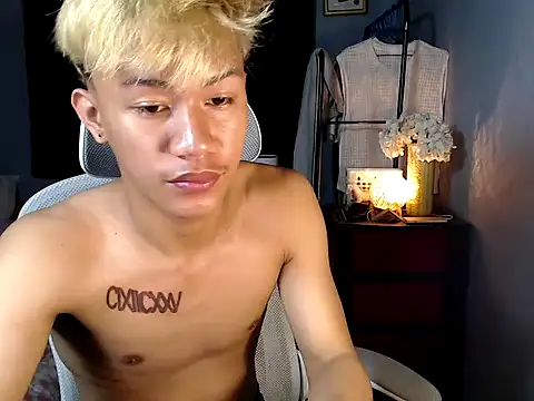 naughtyboyloy 0 online show from 12/17/25, 07:24