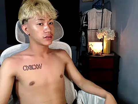 naughtyboyloy 0 online show from 12/17/25, 07:52