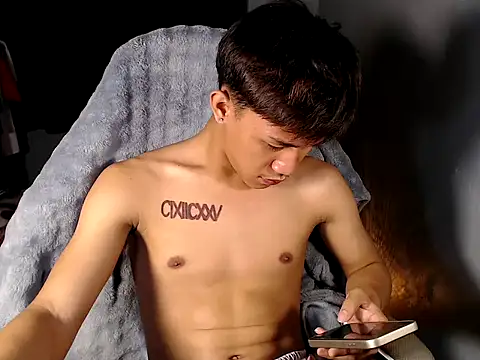 naughtyboyloy 0 online show from 04/08/26, 05:25