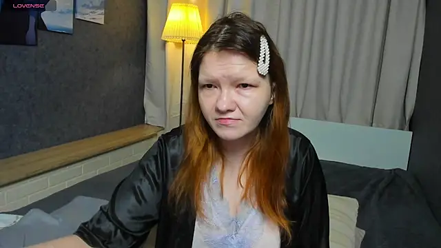 Nora lovvvv online show from 10/26/25, 10:04