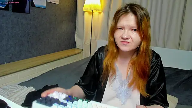 Nora lovvvv online show from 11/24/25, 03:12