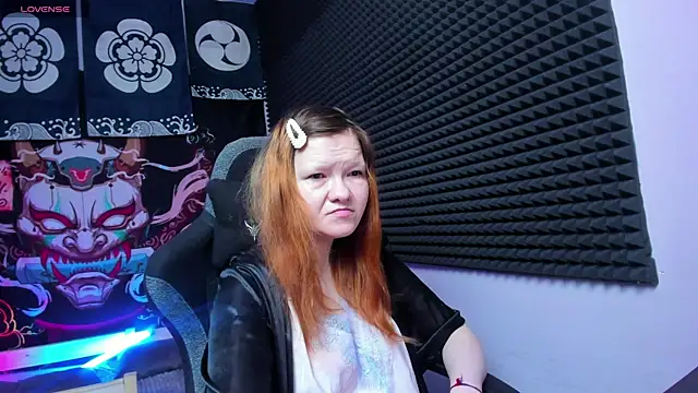 Nora lovvvv online show from 10/19/25, 10:18