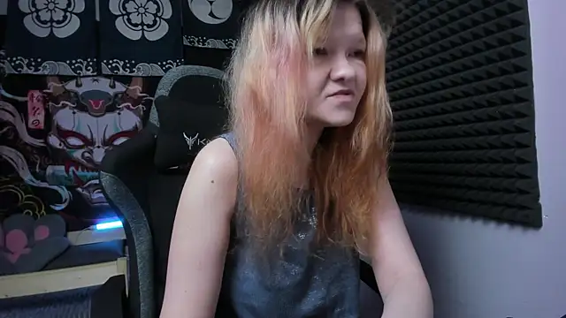 Nora lovvvv online show from 09/23/25, 10:55