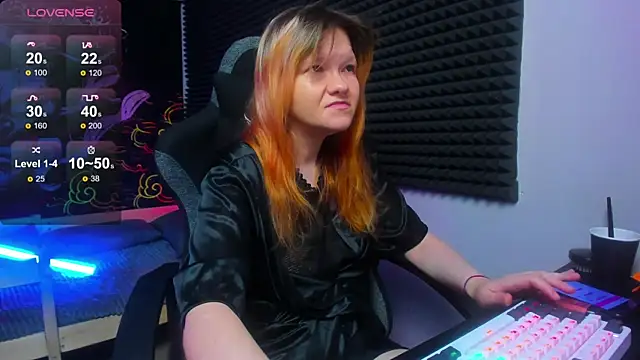 Nora lovvvv online show from 10/04/25, 11:12