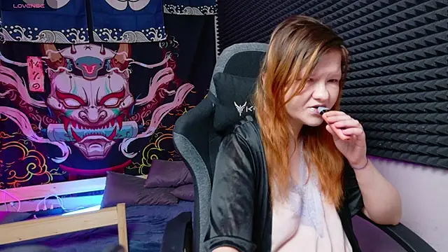 Nora lovvvv online show from 12/21/25, 10:50