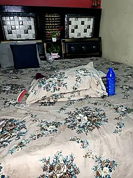 PRIYA 22 online show from 10/25/25, 08:57