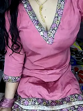 Snapshot of PRIYA_22 chatting on 09/21/25, 11:59 PRIYA 22 online show from 09/21/25, 11:59