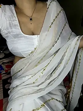 Snapshot of PRIYA_22 chatting on 09/16/25, 05:47 PRIYA 22 online show from 09/16/25, 05:47
