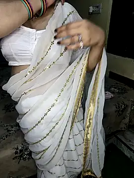 Snapshot of PRIYA_22 chatting on 09/15/25, 04:07 PRIYA 22 online show from 09/15/25, 04:07