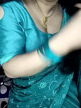 Snapshot of PRIYA_22 chatting on 09/19/25, 09:52 PRIYA 22 online show from 09/19/25, 09:52