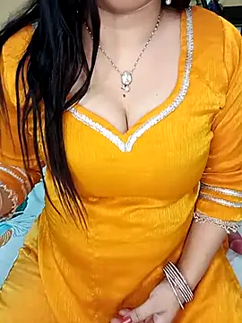 PRIYA 22 online show from 05/31/26, 10:43