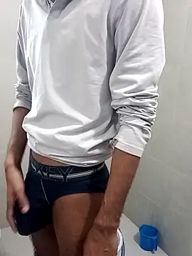 Snapshot of monster_fuck chatting on 11/10/25, 01:10 monster fuck online show from 11/10/25, 01:10