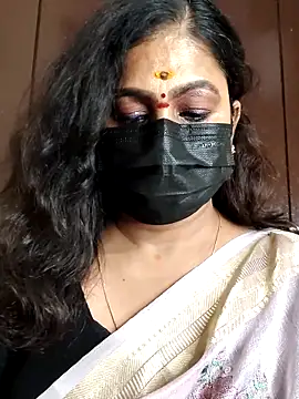 Snapshot of Sweetie_swetha37 chatting on 09/28/25, 10:11 Sweetie swetha37 online show from 09/28/25, 10:11