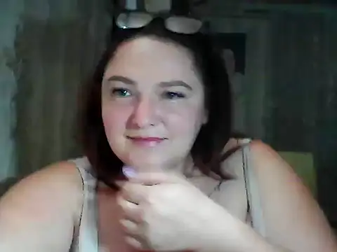 Snapshot of AngelQSky chatting on 10/19/25, 07:27 AngelQSky online show from 10/19/25, 07:27