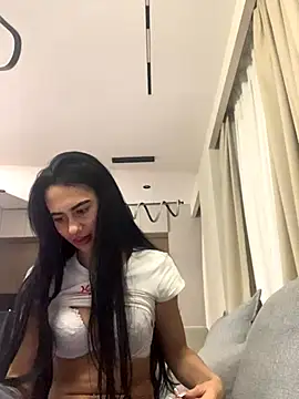 itsyourgirltee online show from 11/13/25, 01:42