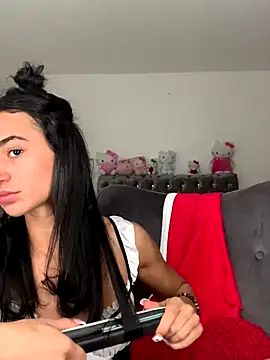 itsyourgirltee online show from 10/28/25, 08:52