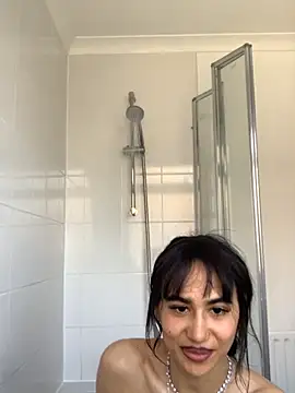 itsyourgirltee online show from 04/12/26, 04:21