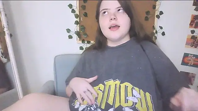 Snapshot of brattyprincessemma chatting on 09/10/25, 07:24 brattyprincessemma online show from 09/10/25, 07:24