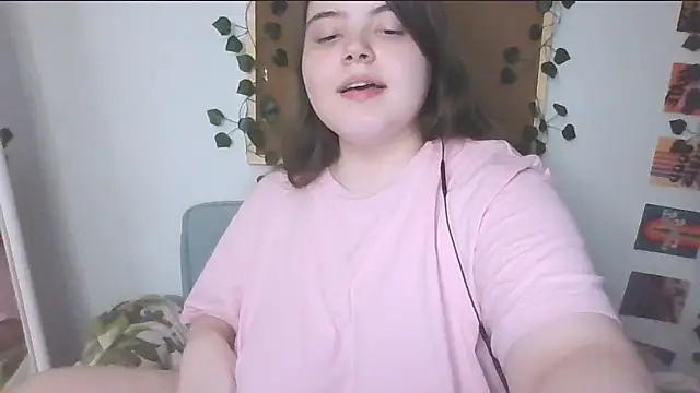 Snapshot of brattyprincessemma chatting on 09/18/25, 01:19 brattyprincessemma online show from 09/18/25, 01:19